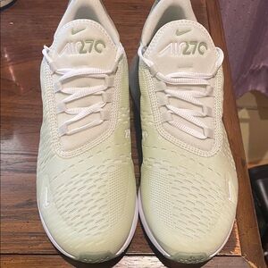 Nike Air Max 270 Pale Green and White Sneakers Women’s size 9